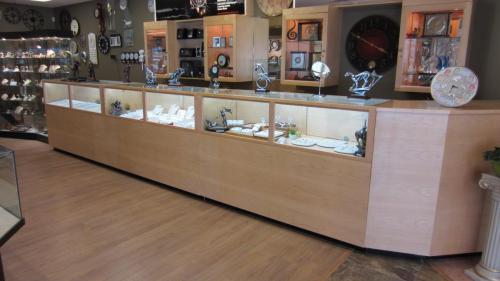 Jewelry store fittings